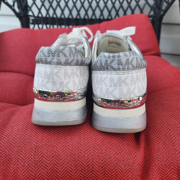 Michael Kors sneakers size 9 - Picture 4 of 6